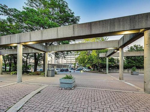 517-7 Kenaston Gdns, Toronto, ON - Outdoor