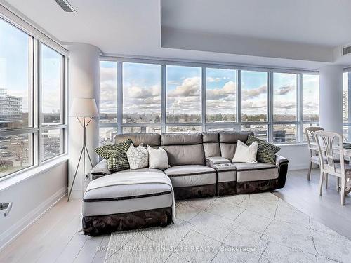 517-7 Kenaston Gdns, Toronto, ON - Indoor Photo Showing Living Room