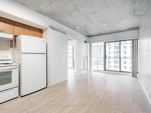 804-22 Wellesley St E, Toronto, ON - Indoor Photo Showing Kitchen