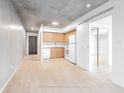 804-22 Wellesley St E, Toronto, ON - Indoor Photo Showing Kitchen