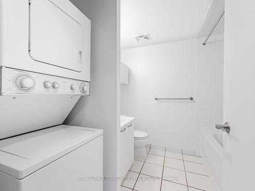 804-22 Wellesley St E, Toronto, ON - Indoor Photo Showing Laundry Room