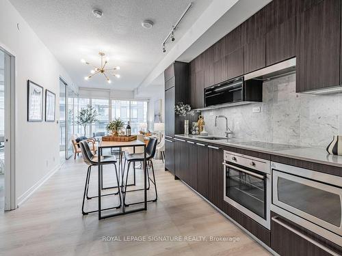 508-90 Queens Wharf Rd, Toronto, ON - Indoor Photo Showing Kitchen With Upgraded Kitchen