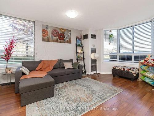 106-1001 Cedarglen Gate, Mississauga, ON - Indoor Photo Showing Living Room