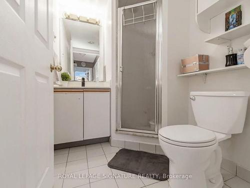 106-1001 Cedarglen Gate, Mississauga, ON - Indoor Photo Showing Bathroom