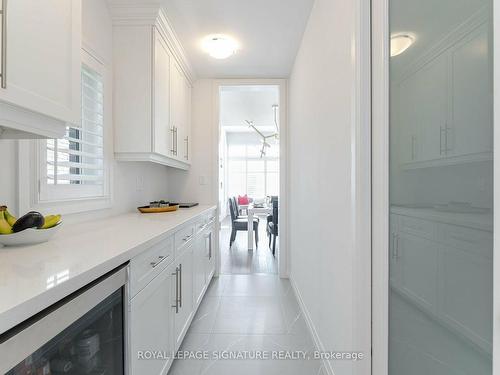 127 Court Dr, Brant, ON - Indoor Photo Showing Kitchen