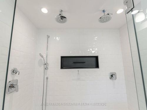 127 Court Dr, Brant, ON - Indoor Photo Showing Bathroom