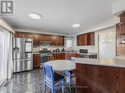 5439 Razor Bill Court, Mississauga, ON - Indoor Photo Showing Kitchen