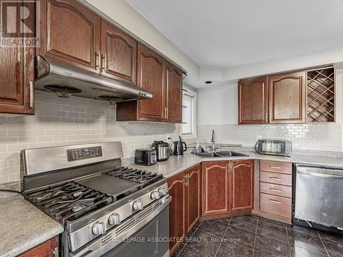 5439 Razor Bill Court, Mississauga, ON - Indoor Photo Showing Kitchen With Double Sink