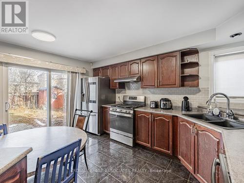 5439 Razor Bill Court, Mississauga, ON - Indoor Photo Showing Kitchen With Double Sink