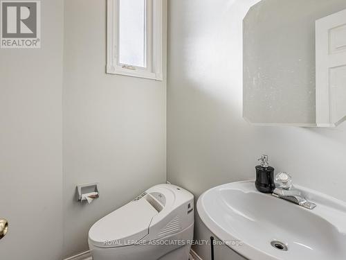 5439 Razor Bill Court, Mississauga, ON - Indoor Photo Showing Bathroom