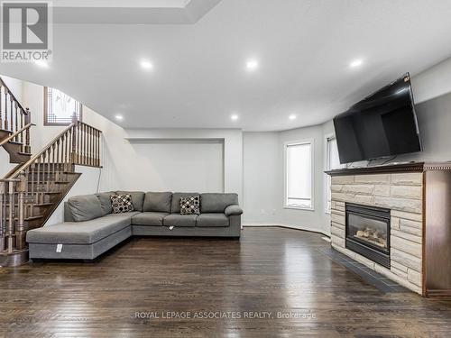 5439 Razor Bill Court, Mississauga, ON - Indoor Photo Showing Living Room With Fireplace