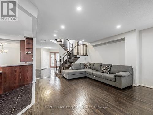 5439 Razor Bill Court, Mississauga, ON - Indoor Photo Showing Living Room