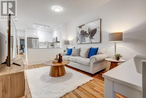 601 - 75 Eglinton Avenue W, Mississauga, ON - Indoor Photo Showing Living Room