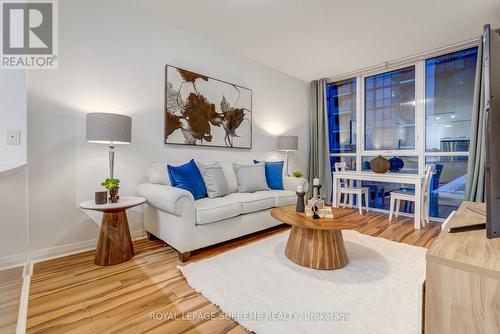 601 - 75 Eglinton Avenue W, Mississauga, ON - Indoor Photo Showing Living Room