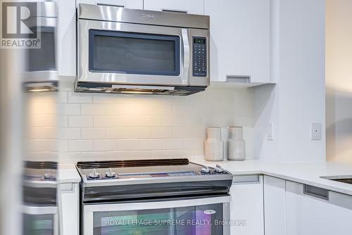 601 - 75 Eglinton Avenue W, Mississauga, ON - Indoor Photo Showing Kitchen