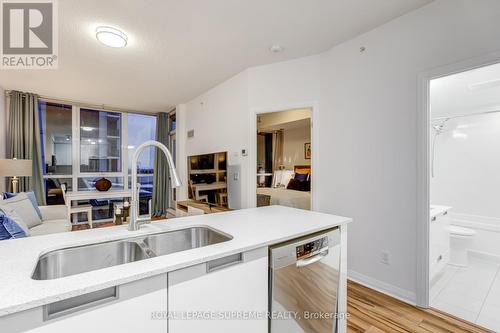 601 - 75 Eglinton Avenue W, Mississauga, ON - Indoor Photo Showing Kitchen With Double Sink