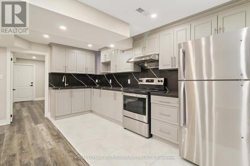 Lower - 5952 Grossbeak Drive, Mississauga, ON - Indoor Photo Showing Kitchen