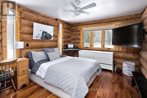 225 St Arnaud Street, Grey Highlands, ON - Indoor Photo Showing Bedroom