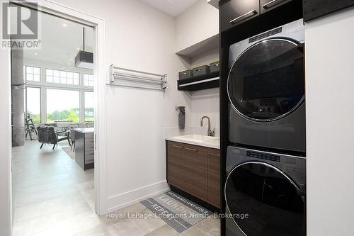 153 Georgian Bay Lane, Blue Mountains (Blue Mountain Resort Area), ON - Indoor Photo Showing Laundry Room