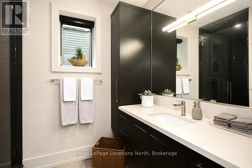 153 Georgian Bay Lane, Blue Mountains (Blue Mountain Resort Area), ON - Indoor Photo Showing Bathroom