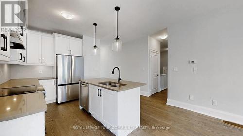 518 Bayport Boulevard, Midland, ON - Indoor Photo Showing Kitchen With Double Sink With Upgraded Kitchen