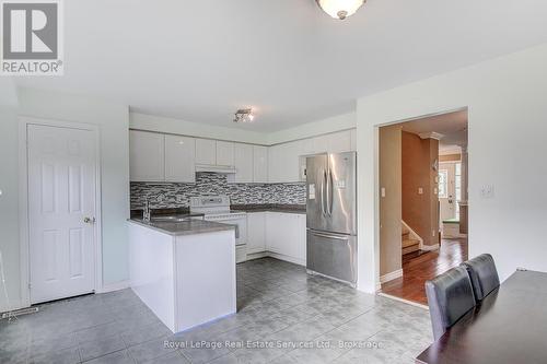 455 Postridge Drive, Oakville (1018 - Wc Wedgewood Creek), ON - Indoor Photo Showing Kitchen With Upgraded Kitchen