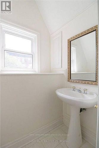 390 Huron Street, Toronto, ON - Indoor Photo Showing Bathroom