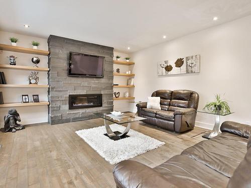 Living room - 1720 Rue De Moncours, Chambly, QC - Indoor Photo Showing Living Room With Fireplace