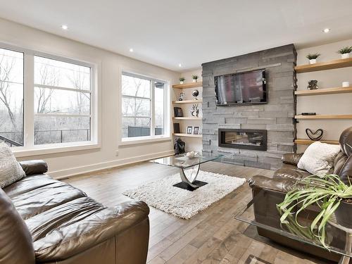 Living room - 1720 Rue De Moncours, Chambly, QC - Indoor Photo Showing Living Room With Fireplace