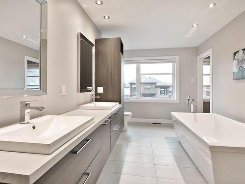 Ensuite bathroom - 1720 Rue De Moncours, Chambly, QC - Indoor Photo Showing Bathroom