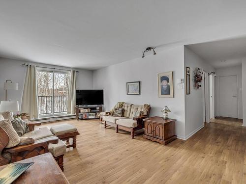 Living room - 201-855 Rue Grandjean, Québec (Sainte-Foy/Sillery/Cap-Rouge), QC - Indoor Photo Showing Living Room