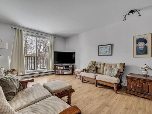 Living room - 201-855 Rue Grandjean, Québec (Sainte-Foy/Sillery/Cap-Rouge), QC - Indoor Photo Showing Living Room