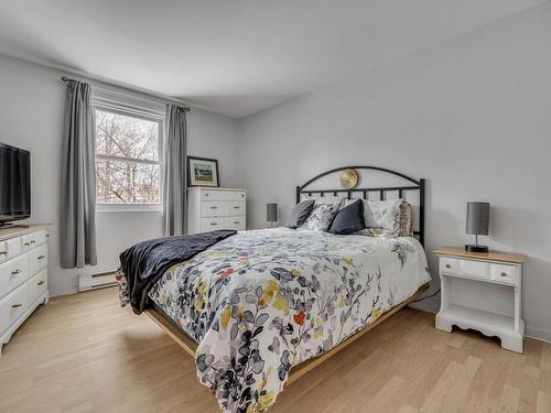 Master bedroom - 201-855 Rue Grandjean, Québec (Sainte-Foy/Sillery/Cap-Rouge), QC - Indoor Photo Showing Bedroom