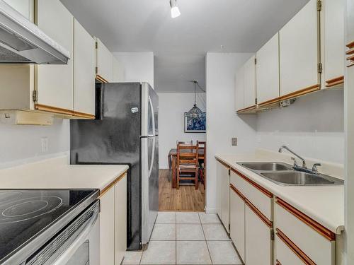 Kitchen - 201-855 Rue Grandjean, Québec (Sainte-Foy/Sillery/Cap-Rouge), QC - Indoor Photo Showing Kitchen With Double Sink