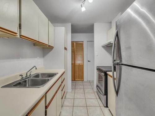 Kitchen - 201-855 Rue Grandjean, Québec (Sainte-Foy/Sillery/Cap-Rouge), QC - Indoor Photo Showing Kitchen With Double Sink