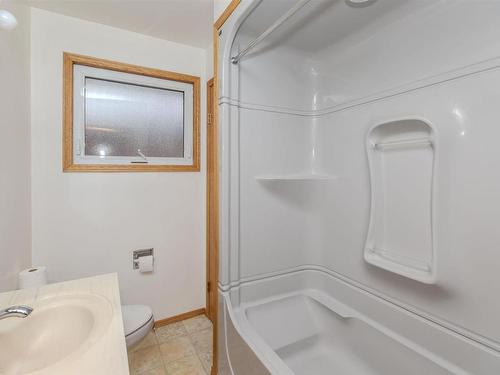 2615 Donald Street E, Thunder Bay, ON - Indoor Photo Showing Bathroom