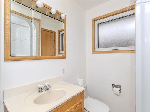 2615 Donald Street E, Thunder Bay, ON - Indoor Photo Showing Bathroom