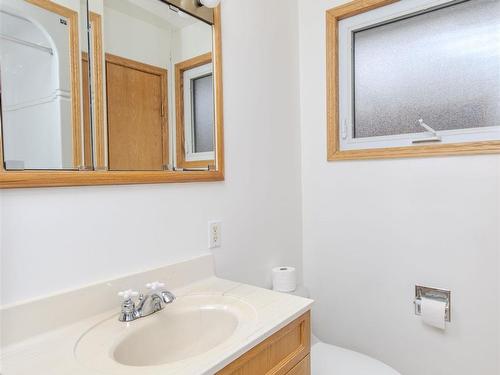 2615 Donald Street E, Thunder Bay, ON - Indoor Photo Showing Bathroom