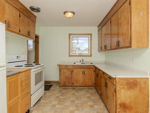 2615 Donald Street E, Thunder Bay, ON - Indoor Photo Showing Kitchen With Double Sink