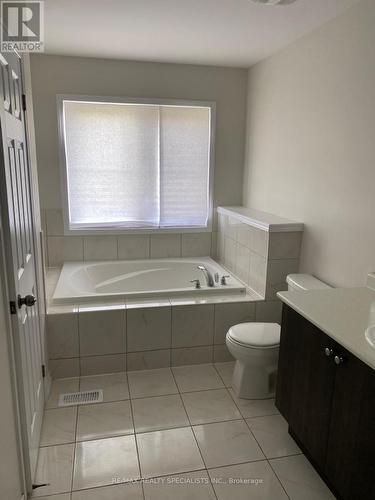 101 English Lane, Brantford, ON - Indoor Photo Showing Bathroom