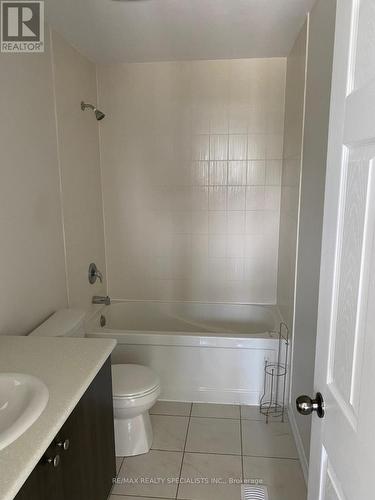 101 English Lane, Brantford, ON - Indoor Photo Showing Bathroom