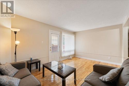 1798 Stonehenge Crescent, Ottawa, ON - Indoor Photo Showing Living Room