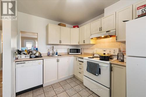 1798 Stonehenge Crescent, Ottawa, ON - Indoor Photo Showing Kitchen