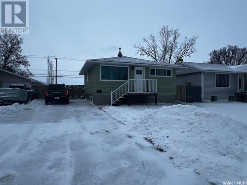 1021 Warner Street, Moose Jaw, SK - Outdoor