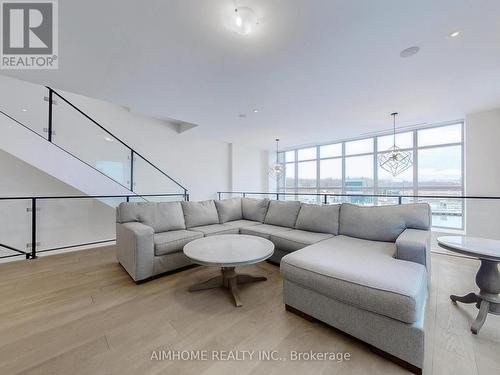 3769 Mangusta Court, Innisfil, ON - Indoor Photo Showing Living Room