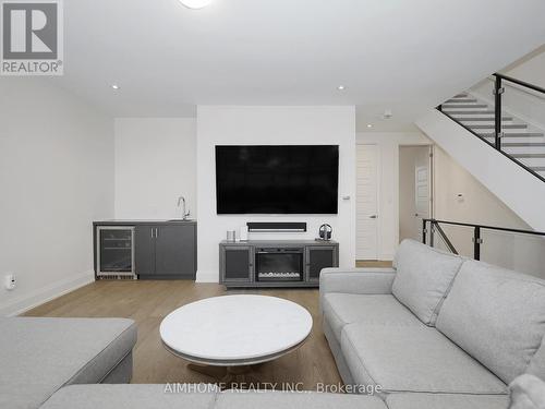 3769 Mangusta Court, Innisfil, ON - Indoor Photo Showing Living Room