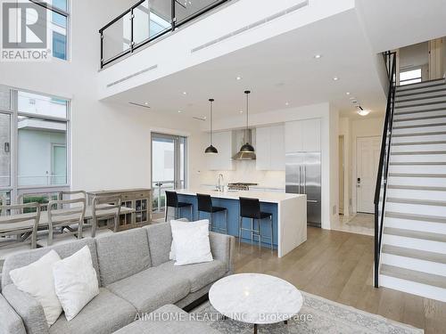 3769 Mangusta Court, Innisfil, ON - Indoor Photo Showing Living Room