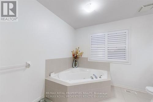 1435 Kellough Street, Innisfil, ON - Indoor Photo Showing Bathroom