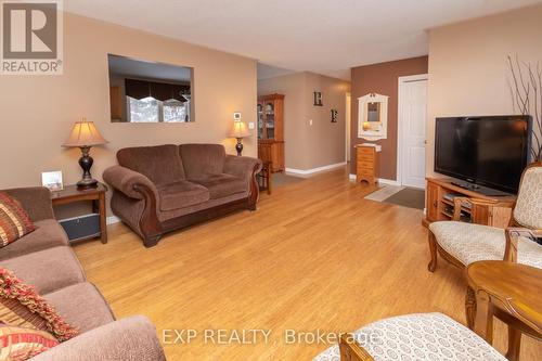 56 Becketts Side Road, Tay, ON - Indoor Photo Showing Living Room