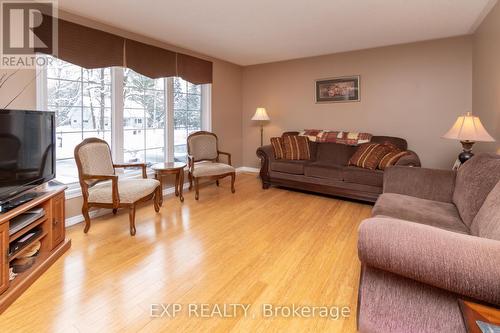 56 Becketts Side Road, Tay, ON - Indoor Photo Showing Living Room